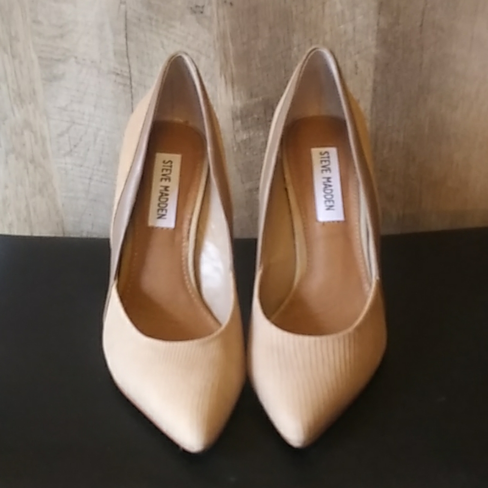 Steve Madden Tan & Leather Pumps